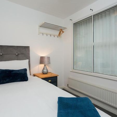 プレストン Great Park Townhouseヴィラ エクステリア 写真